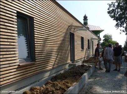 Mladečské jeskyně - budova po opravě, květen 2011