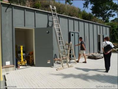 Mladečské jeskyně - budova po opravě, květen 2011