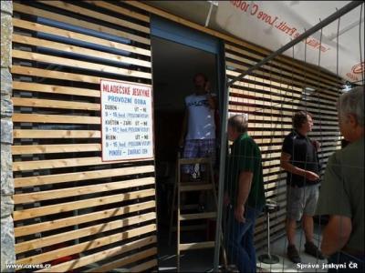 Mladečské jeskyně - budova po opravě, květen 2011
