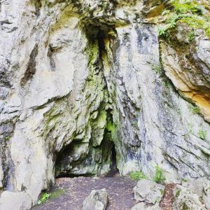 volně přístupná jeskyně Podkova (Bočkovy díry), uzavíraná v listopadu kvůli hybernujícím netopýrům