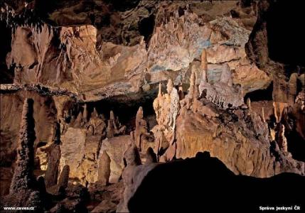 Mladečské jeskyně - zkamenělé hrady v panenské jeskyni