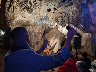 Davide Mattioli; Největší italské hity v Mladečských jeskyních