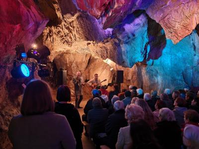 Davide Mattioli; Největší italské hity v Mladečských jeskyních