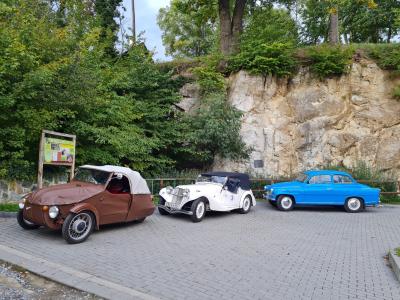 autoveteráni u Mladečských jeskyní 28. 9. 2022