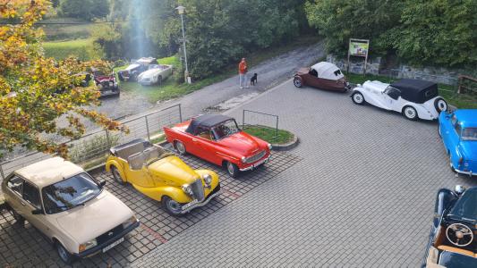 autoveteráni u Mladečských jeskyní 28. 9. 2022