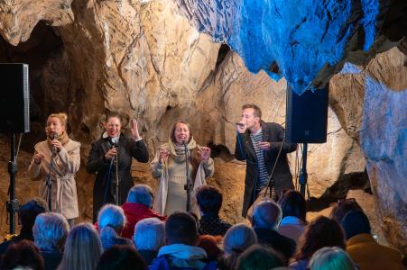 Yellow sisters v Mladečských jeskyních, 23. 9. 2024