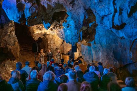 Yellow sisters v Mladečských jeskyních, 23. 9. 2024