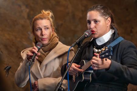 Yellow sisters v Mladečských jeskyních, 23. 9. 2024