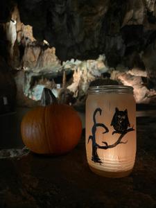 Halloween postrašil v Mladečských jeskyních 26.-27. října 2024