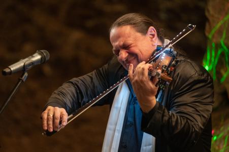 Koncert Jiří Erlebach: Panova flétna a housle v Mladečských jeskyních v pondělí 11. listopadu 2024