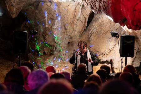 Koncert Jiří Erlebach: Panova flétna a housle v Mladečských jeskyních v pondělí 11. listopadu 2024