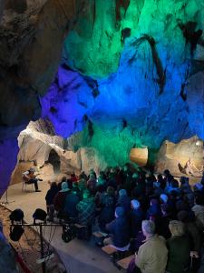 Koncert Jana-Matěje Raka v Mladečských jeskyních, 7. 4. 2025