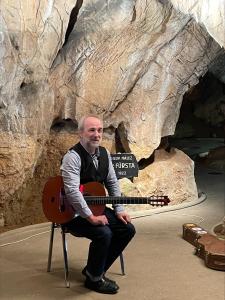 Koncert Jana-Matěje Raka v Mladečských jeskyních, 7. 4. 2025